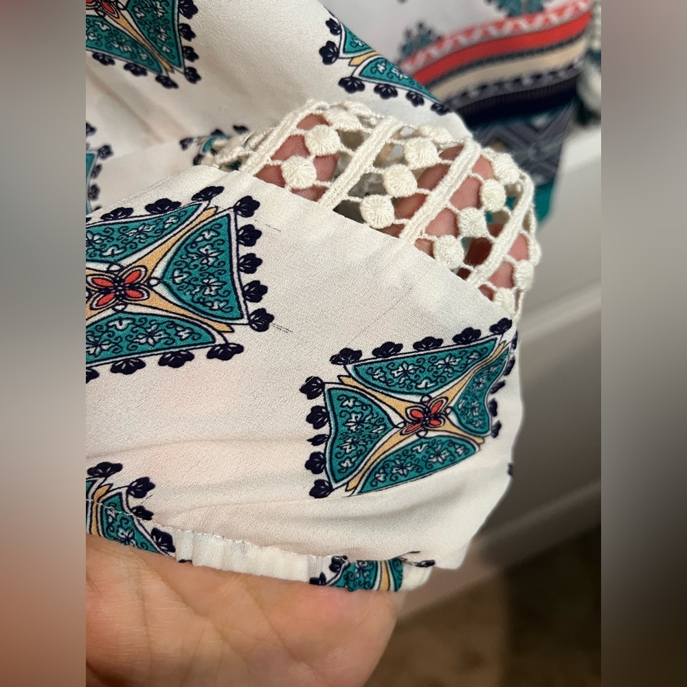 Black Rainn Cold Shoulder Multicolored Bell Sleeve Tunic with Tassels Size Med - Picture 10 of 16